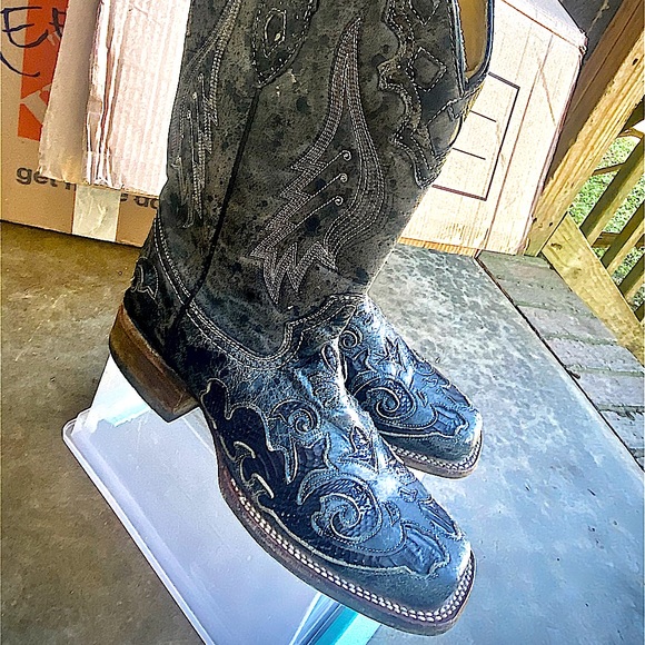 Ladies size 8 Corrals (black) - Picture 2 of 5